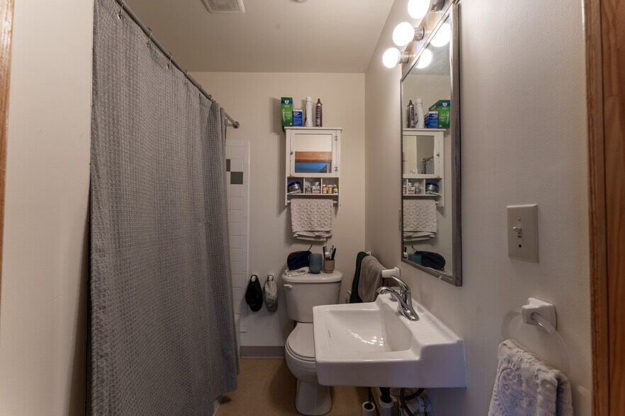 Building Photo - 209 College Ave