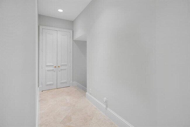 Building Photo - 501 Golden Harbour Dr