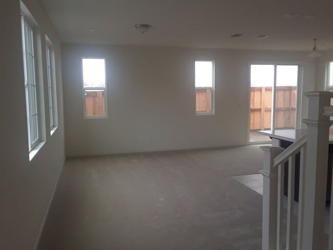 Building Photo - Centrally Located 3 Bedroom, 2.5 bath in gated community of Elk Grove