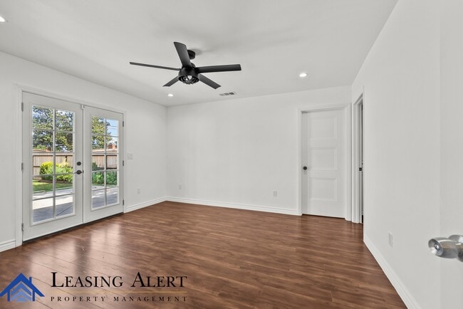 Building Photo - 7800 Lindley Ave