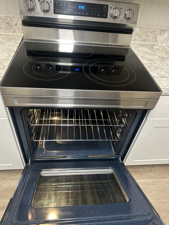 Building Photo - 1575 W 19th St