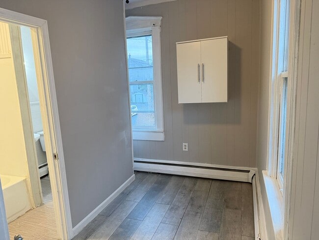 Building Photo - 2 Bedroom 2 Bathroom w/ Bonus room in Brownstown!