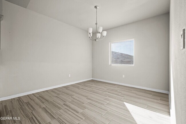 Building Photo - 13900 Villa Vista Ave