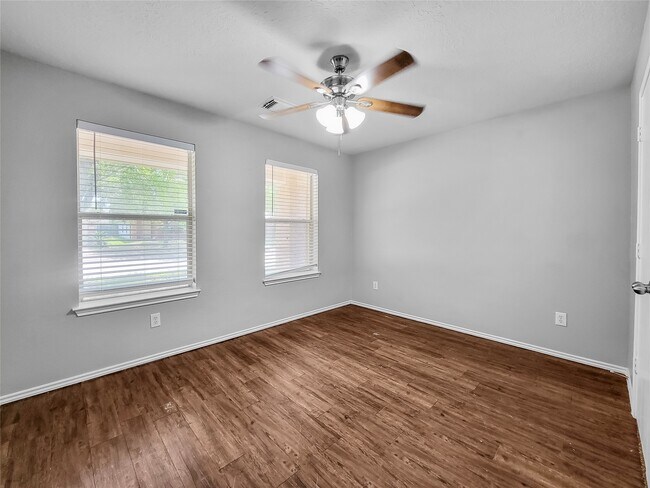 Building Photo - 5439 Aloe Ave