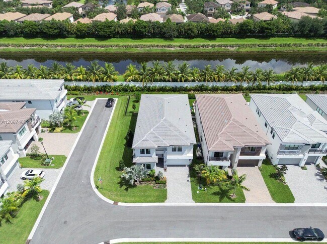 Building Photo - 8151 Laurel Falls Dr
