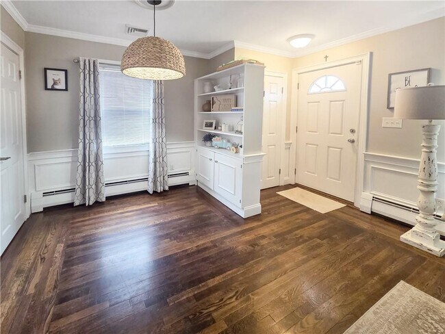 Building Photo - 10 Brayton Ave