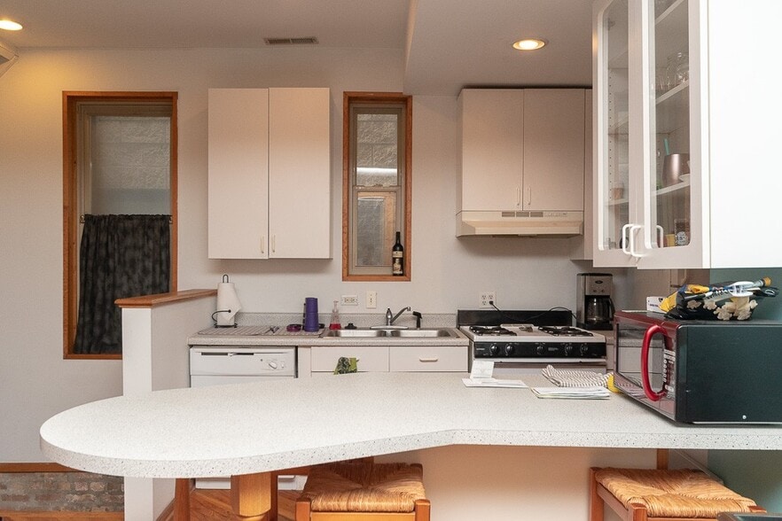 Building Photo - 1307 N Greenview Ave