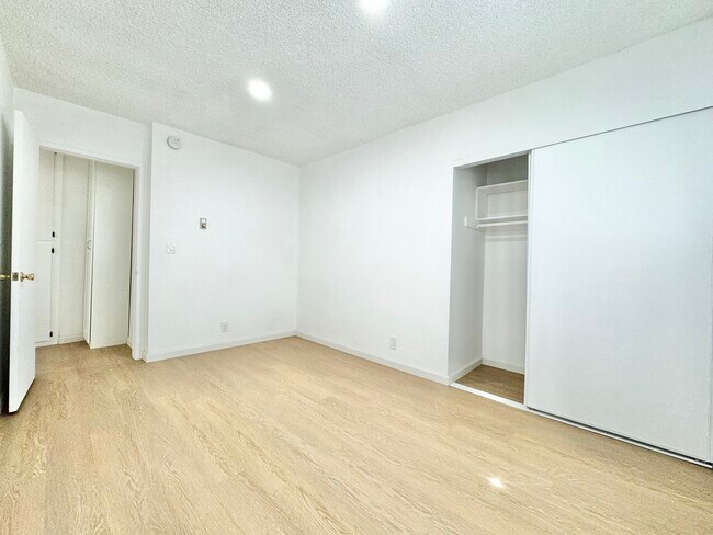 Building Photo - 6561 Fulton Ave