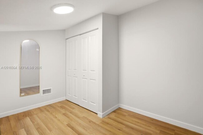 Building Photo - 9425 Fontainebleau Blvd