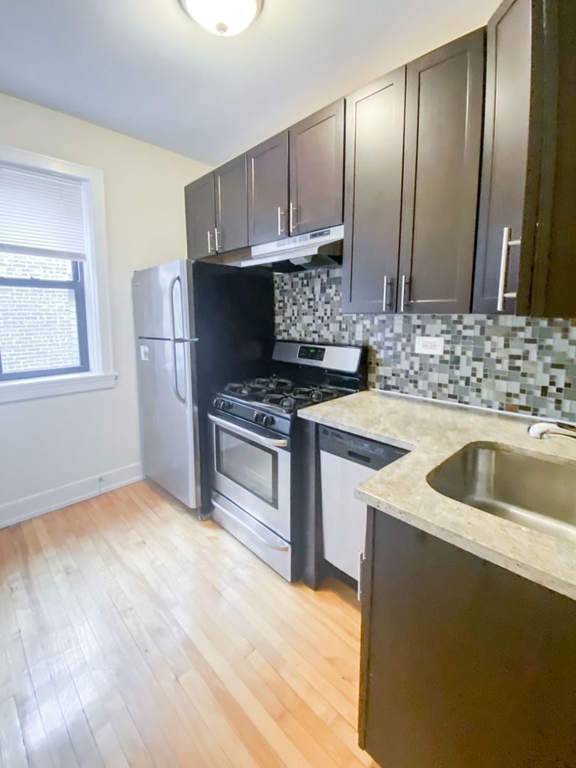 Building Photo - 613 W Melrose St