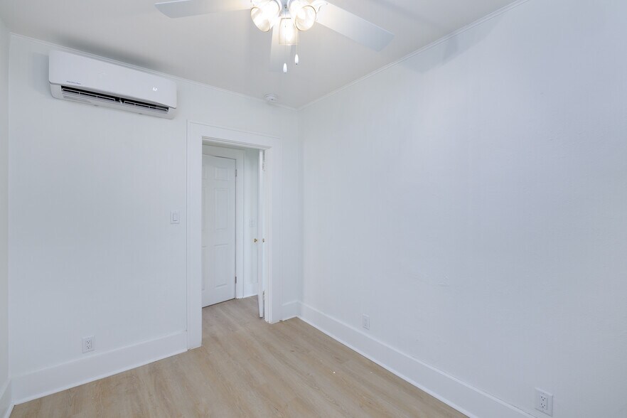 Building Photo - 618 7th Ave N