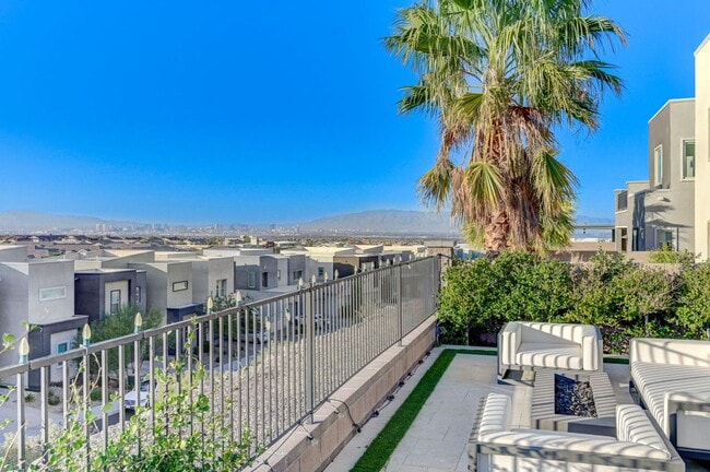 Building Photo - Distinctive Fully Furnished Estate in The Canyons!