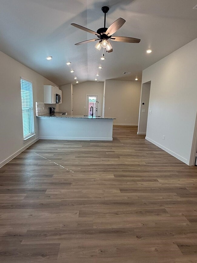 Building Photo - 6309 Poppy Dr