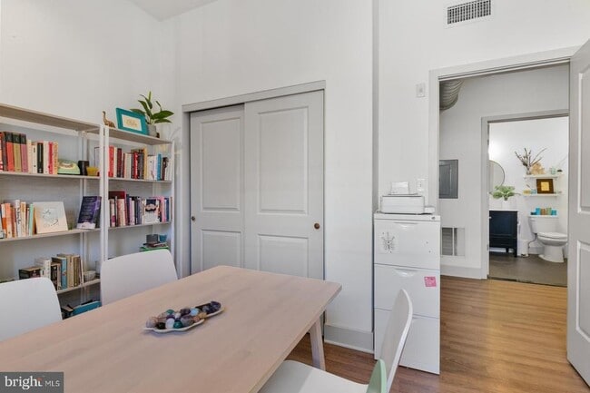 Building Photo - 1618 Mifflin St