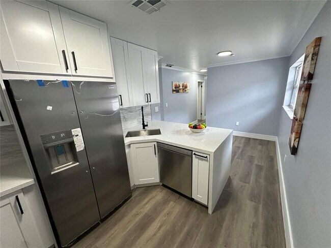 Building Photo - 814 SW 12th Pl