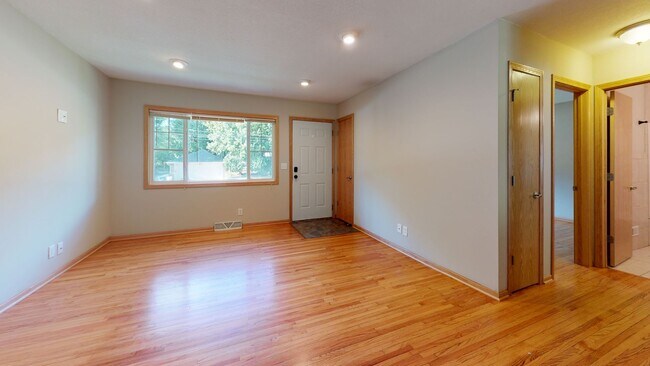 Building Photo - 1097 25th Ave SE