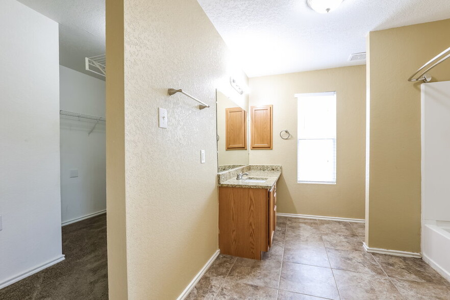 Building Photo - 9726 Amber Ledge