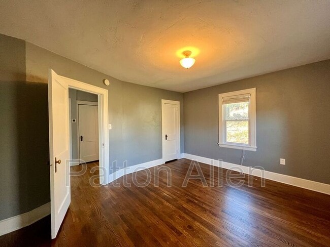 Building Photo - 20 Bell Rd