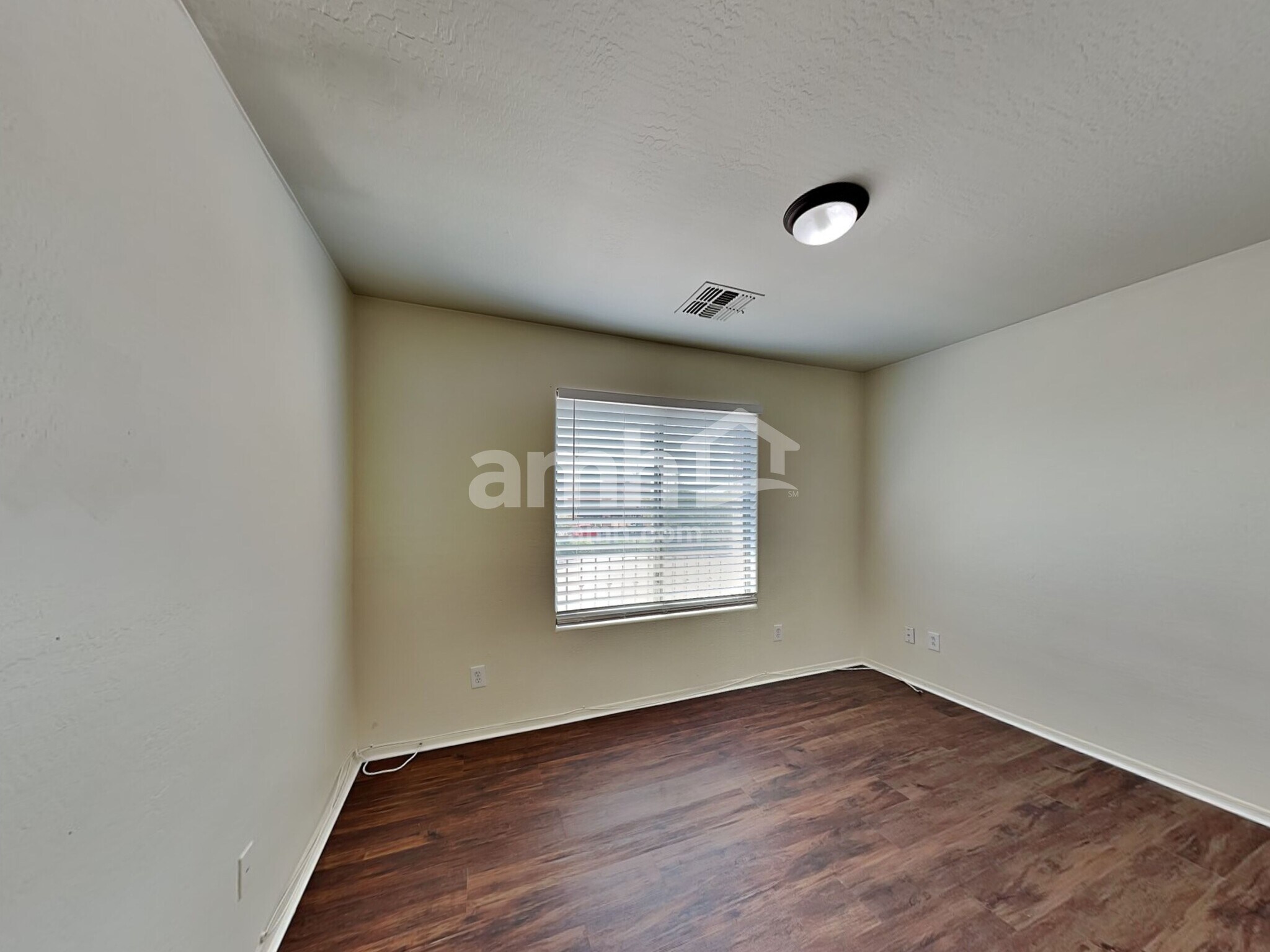 Building Photo - 2827 S 74th Dr