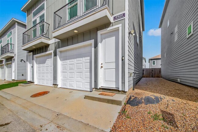 Building Photo - 4922 Paradigm Ln