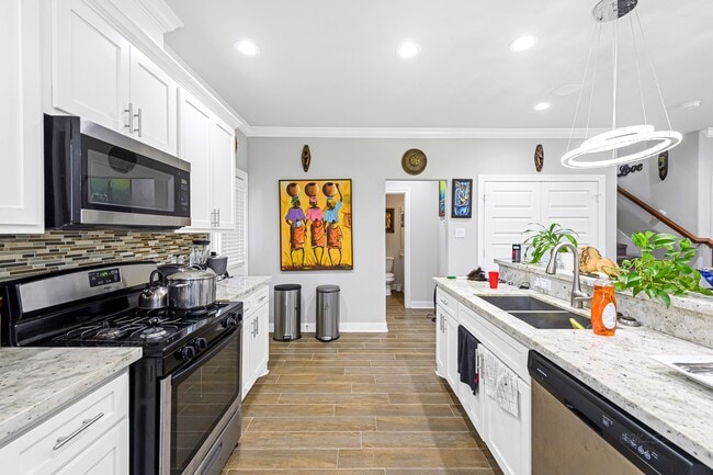 Building Photo - 4617 White Rock St