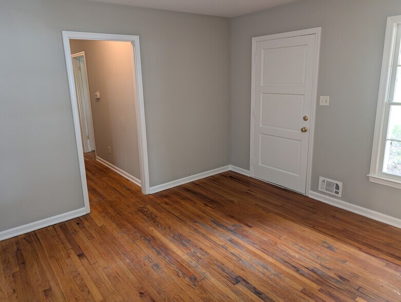 Building Photo - 1067 College Station Road