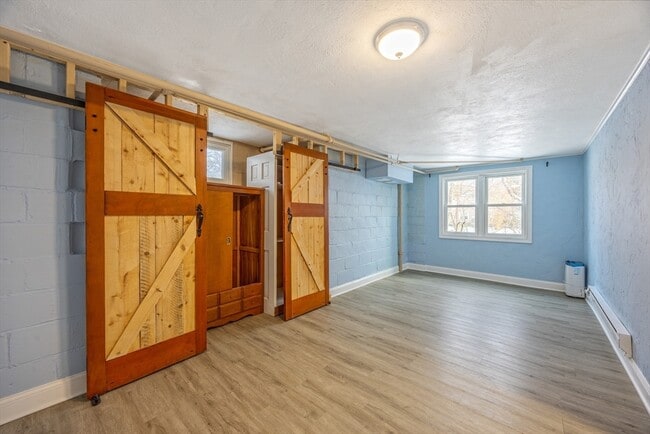 Building Photo - 27 Lathrop St