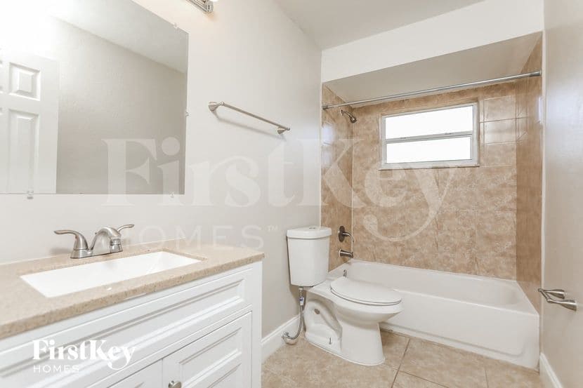 Building Photo - 786 Vercelli St