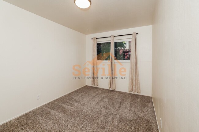 Building Photo - 2950 Stanton St