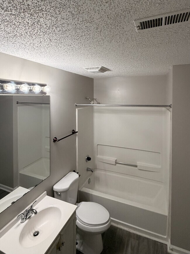 Building Photo - 15 Hamiltons Bay Ct