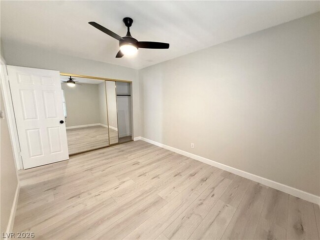 Building Photo - 325 Greenfield Ln