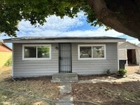 Building Photo - Selah remodeled 1 br, 1 ba home with washe...
