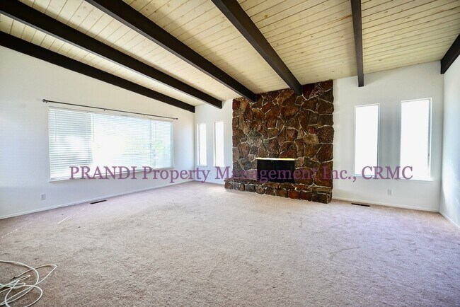 Building Photo - "Charming 3-Bedroom Sanctuary in San Rafael – Spacious 2,250 Sq Ft Home with 2 Full Baths!"