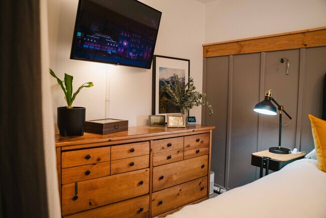 Building Photo - 1155 Ash St