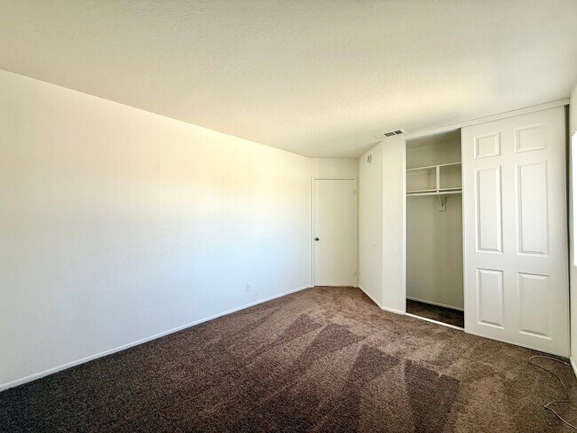 Building Photo - AVAILABLE NOW !! 2 Bedroom 2 Bathroom Apartment in Bermuda Dunes! MOVE IN SPECIAL! HALF OFF ONE M...