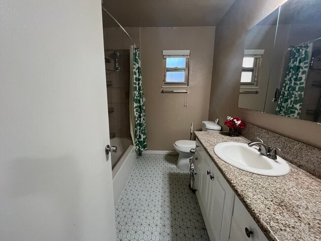 Building Photo - Cozy three bedroom home for rent