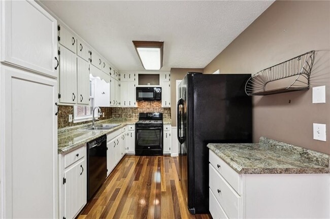 Building Photo - 182 Oak Forest Dr