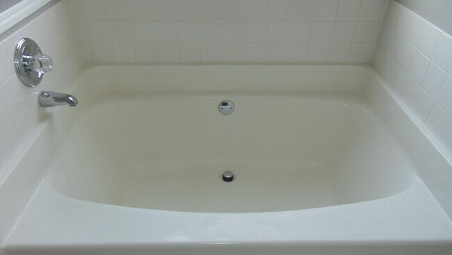 Building Photo - 3 Bedroom 2 Bathroom sitting on 1.08 acres!!