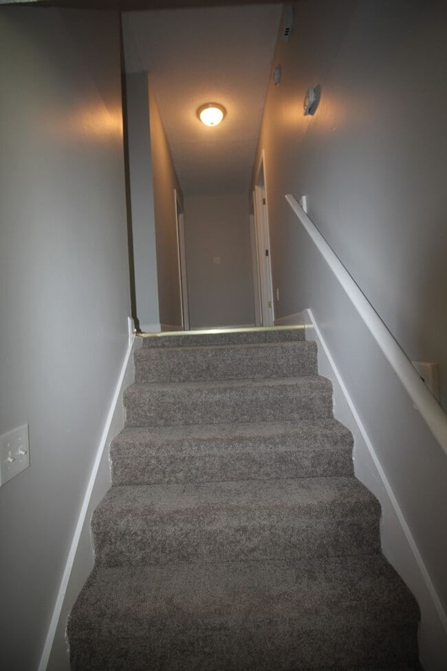 Building Photo - Move In Special!! 1/2 Off First Month's Re...