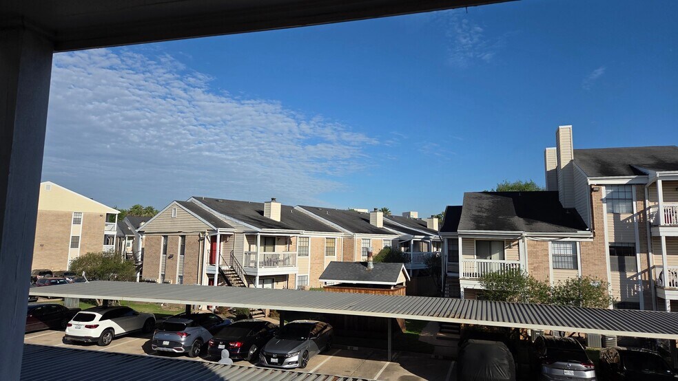 Building Photo - 2750 Holly Hall St