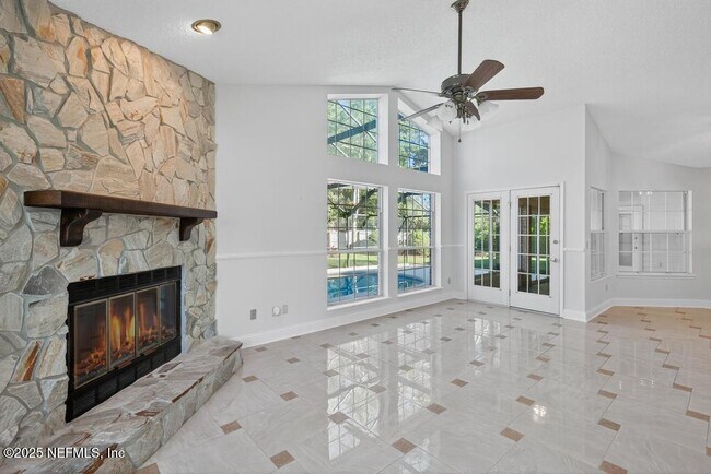 Building Photo - 4851 Jaybird Cir N