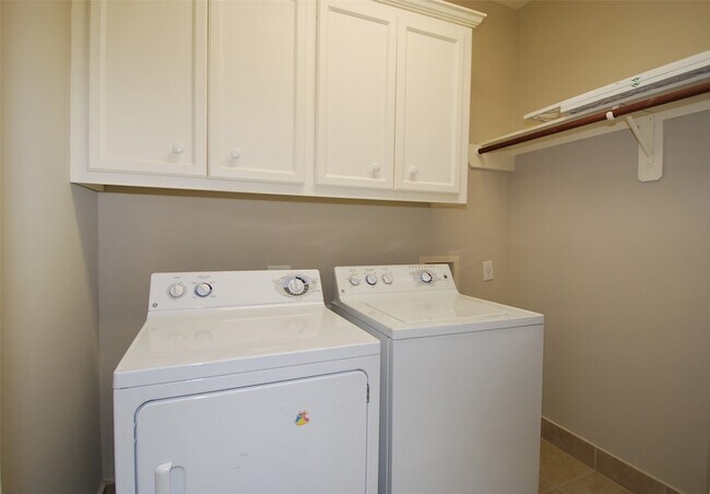 Building Photo - 2410 Dorrington St