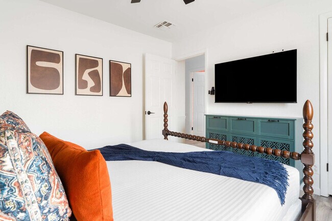 Building Photo - 6235 E Thunderbird Rd