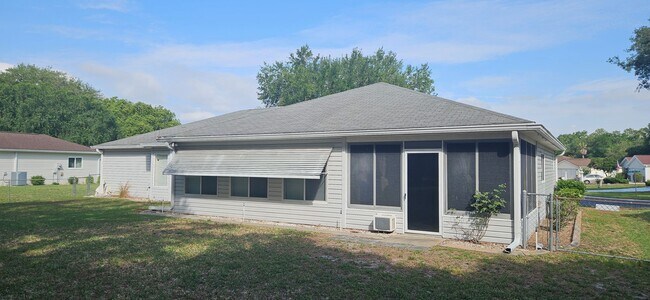 Building Photo - Come and see this one!