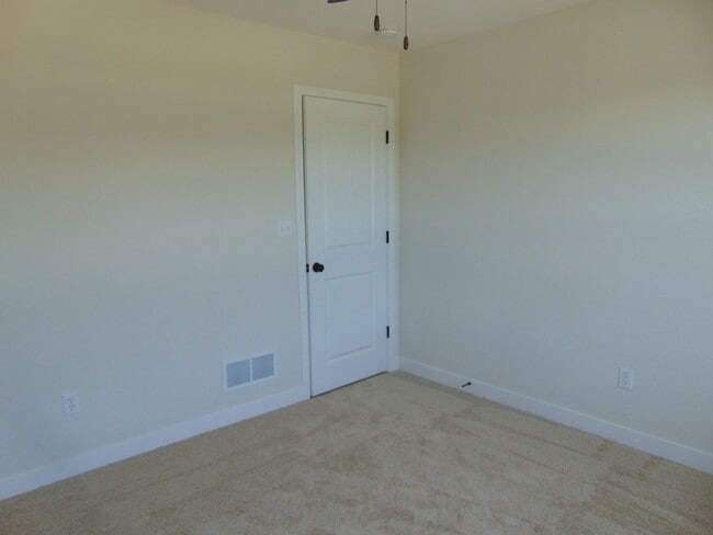 Building Photo - New Modern 3 Bed 2 Bath House