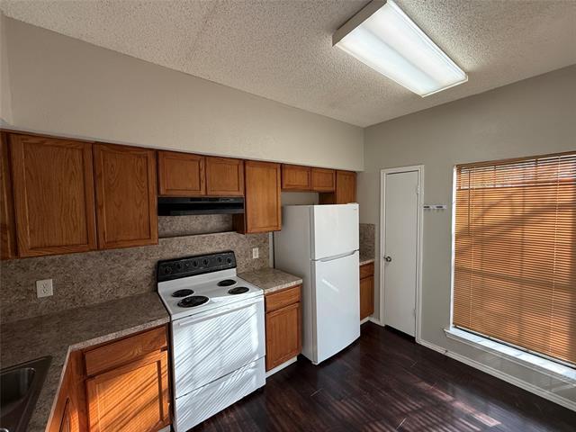 Building Photo - 9601 Forest Ln