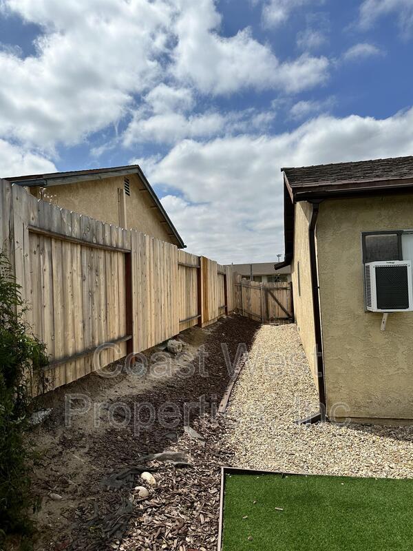 Building Photo - 6570 Oakridge Rd