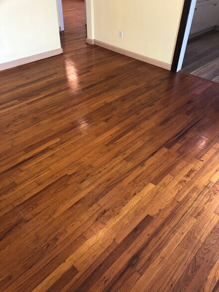 Building Photo - 735 Lincolnway E