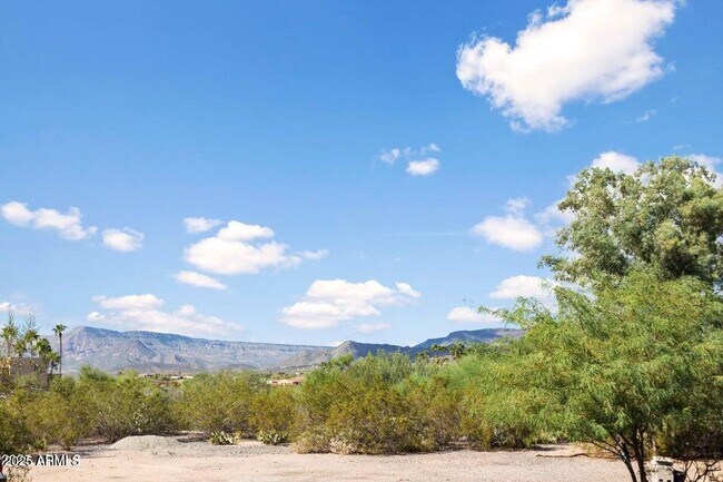 Building Photo - 7440 E Cave Creek Rd