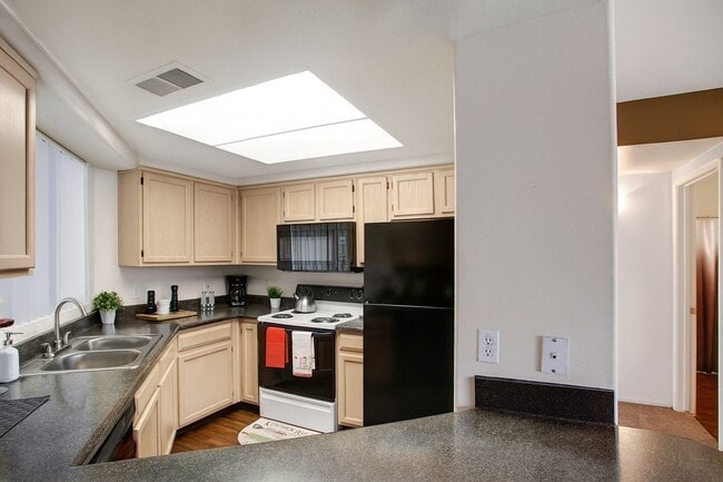 Building Photo - Mirador